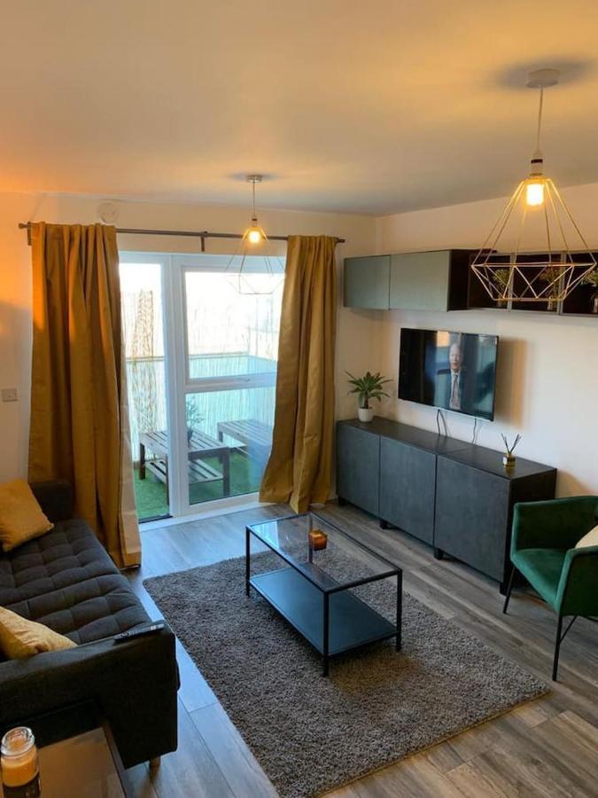 Lovely 1-Bed Serviced Apartment With Free Parking West Thurrock Exteriör bild