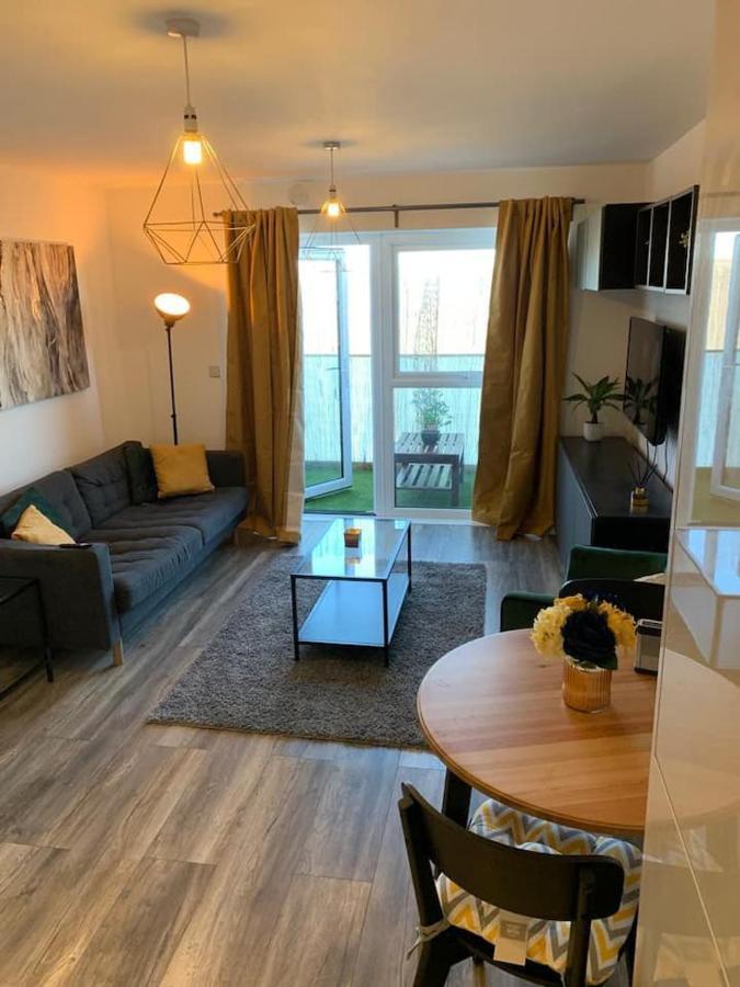 Lovely 1-Bed Serviced Apartment With Free Parking West Thurrock Exteriör bild