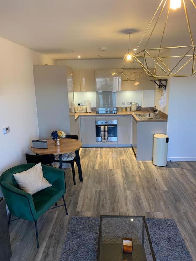 Lovely 1-Bed Serviced Apartment With Free Parking West Thurrock Exteriör bild