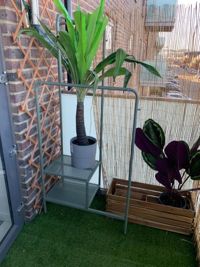 Lovely 1-Bed Serviced Apartment With Free Parking West Thurrock Exteriör bild