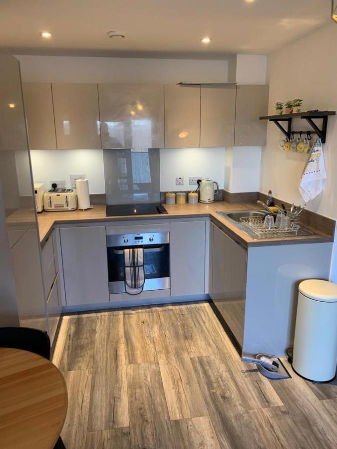 Lovely 1-Bed Serviced Apartment With Free Parking West Thurrock Exteriör bild