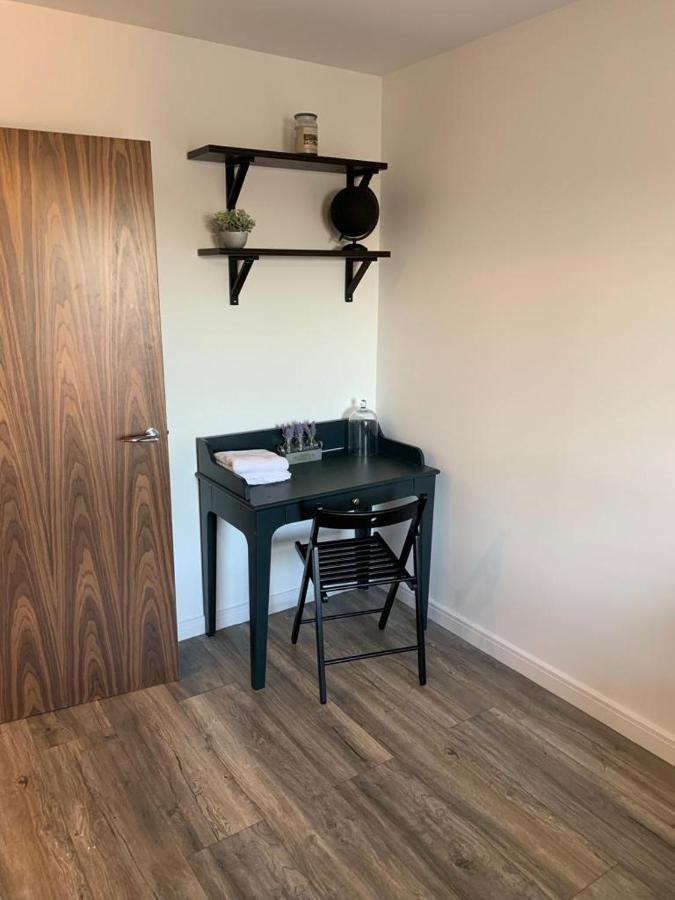 Lovely 1-Bed Serviced Apartment With Free Parking West Thurrock Exteriör bild